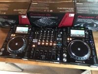 2x Pioneer CDJ 2000 NXS2 Decks + DJM 900 NXS2 Mixer